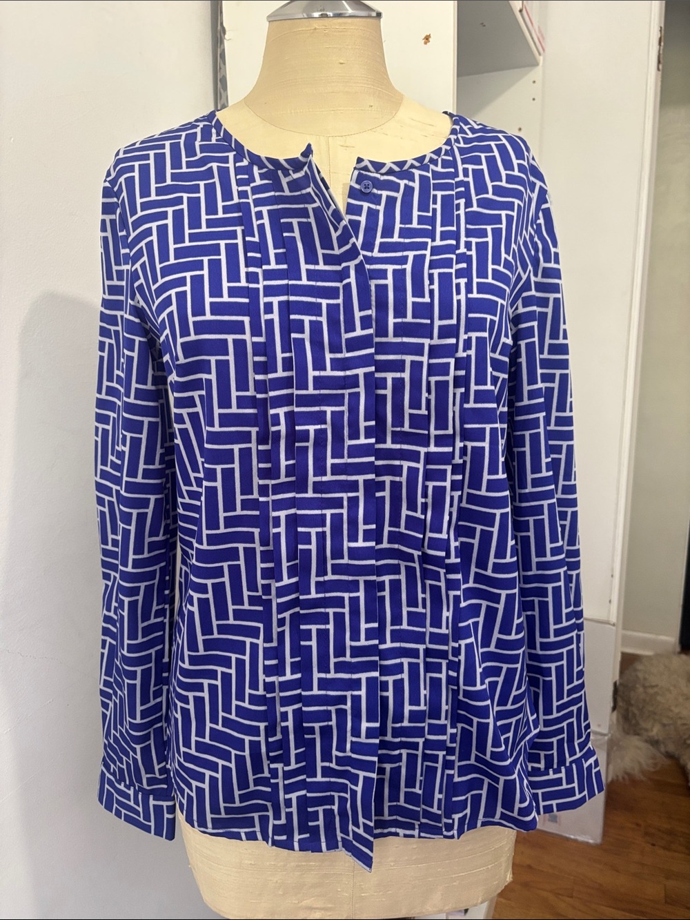 Banana Republic Blue and White Geometric Button Down Top